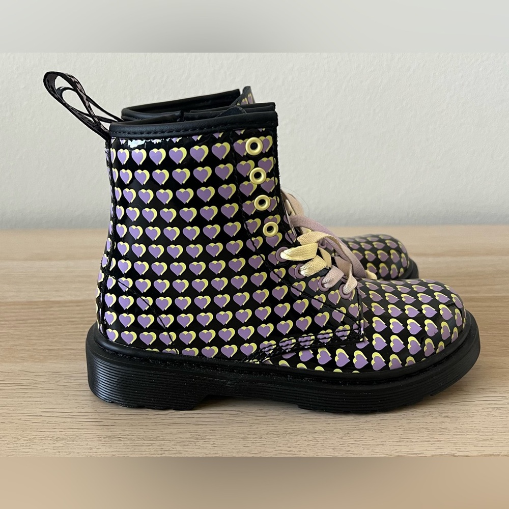 NWOT Dr Martens 1460 Heart Print Patent Boots Kids Black Size 1 Cute Trendy - Picture 6 of 13